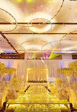 白+黄色系婚礼布置