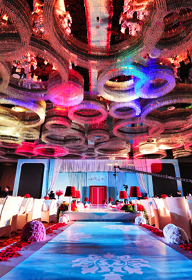 红+蓝色系婚礼布置