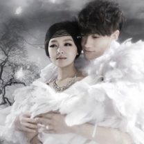 大S“嫁”何润东 披奢华婚纱满脸幸福