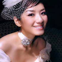 黄奕低胸婚纱写真性感娇俏