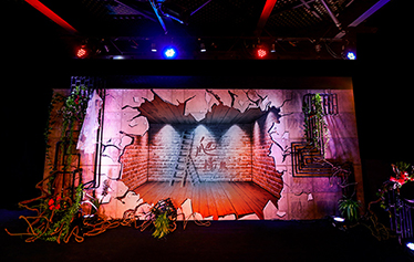 梅婷“婚后爬梯”