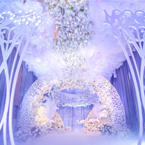 《Chateau de Versailles》中一场简单而繁复的婚礼