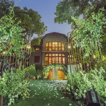 不要让预算阻挡新人对于专属婚礼的向往!