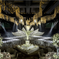 萝亚婚礼《光年》光效艺术婚尚秀圆满落幕