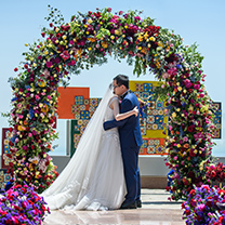 在这场婚礼中 我们读出了很多故事