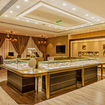 梦露珠宝| 凭借“高潮”文化,网红妖婆如何年售2000多万