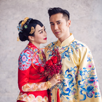 红唇皓齿，一袭红衣，代代传承 | 月白中式嫁衣