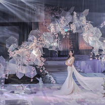 今日何夕,见此良人,如月之恒,如日之升