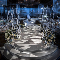 在云端,营造了婚礼的神秘之美