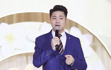 不豪华但很温暖的婚礼