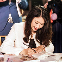 这位婚礼人带着自己写的书，邀上三五好友，办了一场属于自己的新书发布会