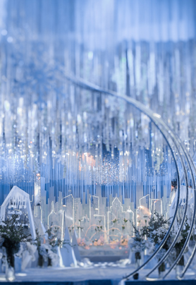 他们的爱情映着长白山的雪，听说着永远！