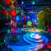 2017亚洲婚礼风尚盛典·宴会趋势发布 |  蔷薇婚礼企划《魔方少年》——手持魔方·不羁少年