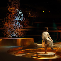 他是连续三年为婚礼界重量级别的颁奖盛典做设计的艺术空间设计师！