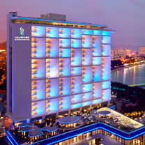 2017亚洲婚礼风尚盛典·人气目的地婚礼酒店 | 三亚山海天大酒店·傲途格精选-- 体验把大海搬回家的感受