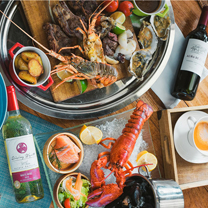 三亚人气目的地婚礼酒店推荐 | 三亚美高梅度假酒店--亚龙湾海景就在窗外！还有拉斯维加斯式的心跳体验