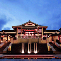 三亚人气目的地婚礼酒店推荐 | 金茂三亚亚龙湾丽思卡尔顿酒店：给你浓郁的琼南风情体验