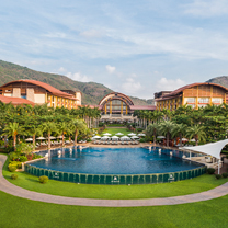 2017亚洲婚礼风尚盛典·人气目的地婚礼酒店 | 超越人们想象的阿斯特贵族生活——三亚亚龙湾瑞吉度假酒店