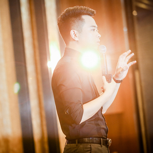 行业快报 | 八年,他用心迎接人生每一场蜕变