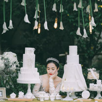 在自家后花园完成自己的梦中婚礼......