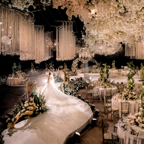 真实婚礼 | 在4000多平米的会展中心,他们打造了一座令人震撼的欧式庄园