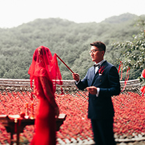 600斤红辣椒，玉米串做背景，这场“特殊”婚礼的女主角竟然是她......