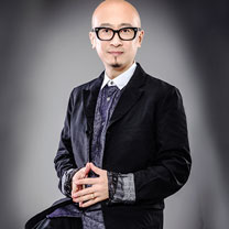 与其说他是婚礼主持人,不如说他是一名人生幸福导师
