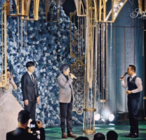 这场百万婚礼既是一个水晶之城,也是一座金色城堡