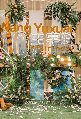 被打翻的童话书