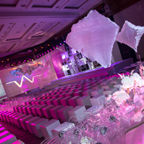 2018亚洲婚礼风尚盛典 | 花逸良品婚礼:它既是2018亚洲婚礼风尚盛典的最后一场发布,也是颁奖典礼现场