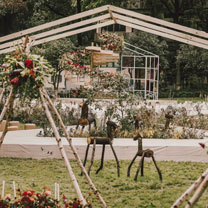 行业快报 | 第一个六周年，她们选择用已然致敬未至！