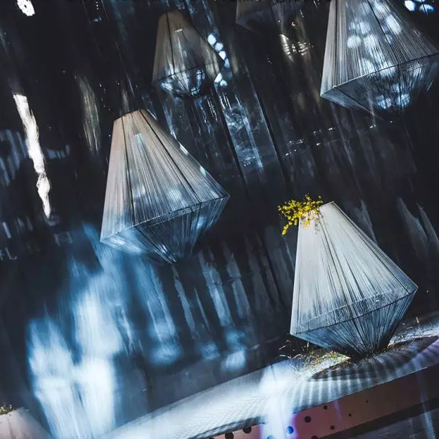 【宴会设计趋势发布】VIA（唯然）婚礼机构《本》：这是秦淮河畔的灯会，他们用设计延续婚礼幸福的记忆