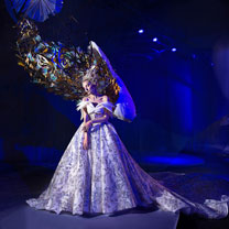 风尚大片 | 《弱水三千》:既是爱的忠贞,也是一代婚礼人的坚守