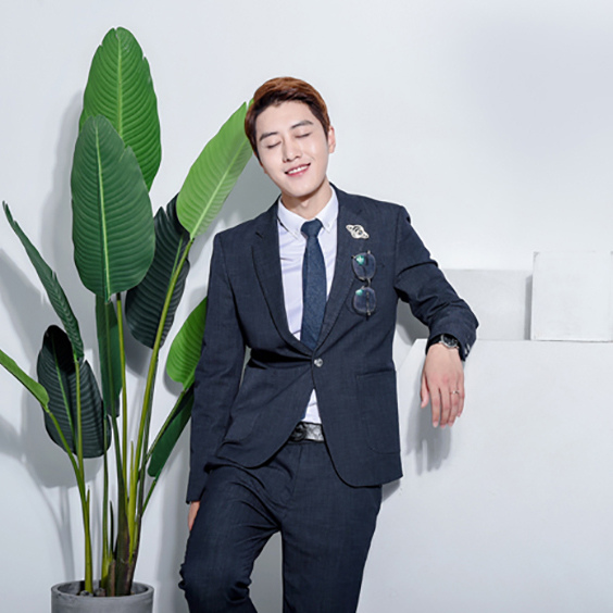 他的主持如外表般美好 | 轻奢婚礼主持人-王子文