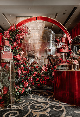 线条透明体红金