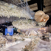 余秋雨证婚、新娘自己设计婚纱，这样的婚礼我酸了！