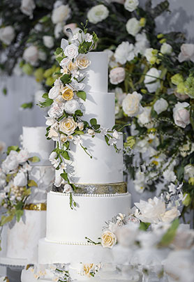 优雅花朵系婚礼甜品台