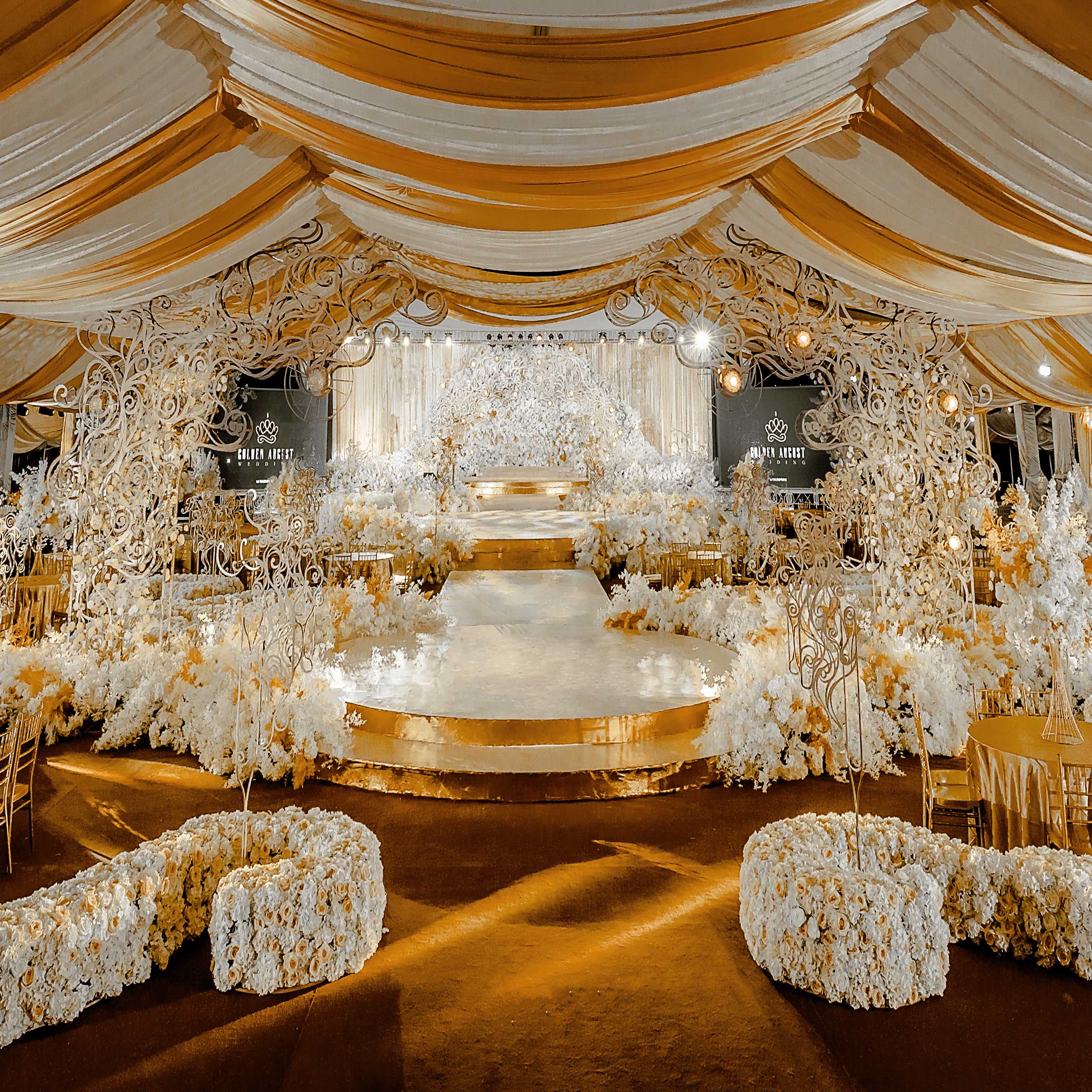 真实婚礼 | 跨境婚礼，他们请了8000人在自己家里办婚礼！