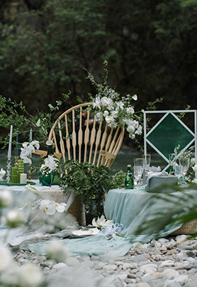 眉秀似山 眼拥星霜