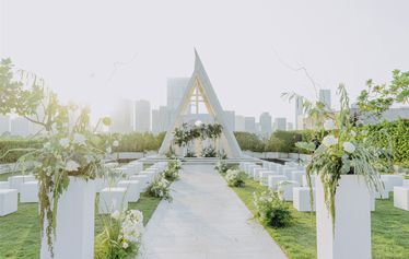 白绿清新草坪婚礼