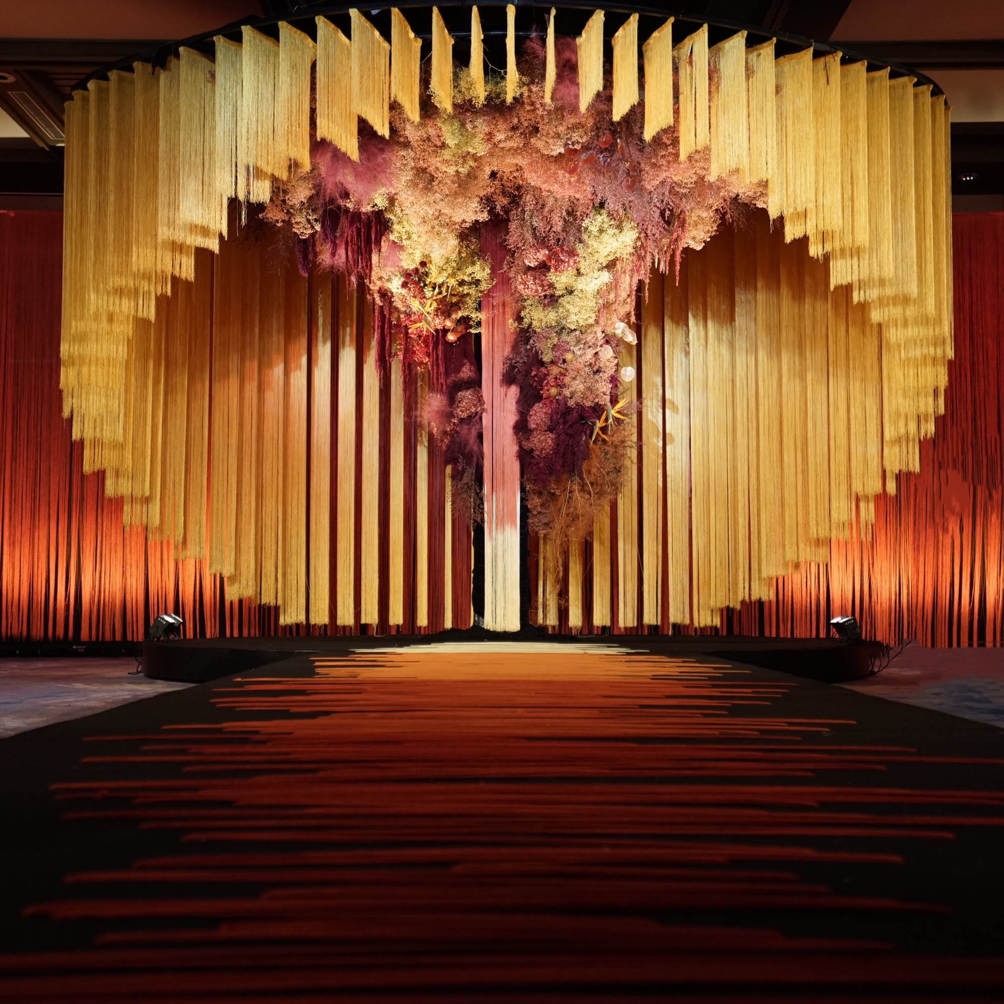 线艺术婚礼 | 当太阳照耀你我，做彼此的日出日落