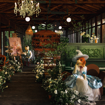 萌宠迎宾的晚宴婚礼:欢迎来到我们的家!