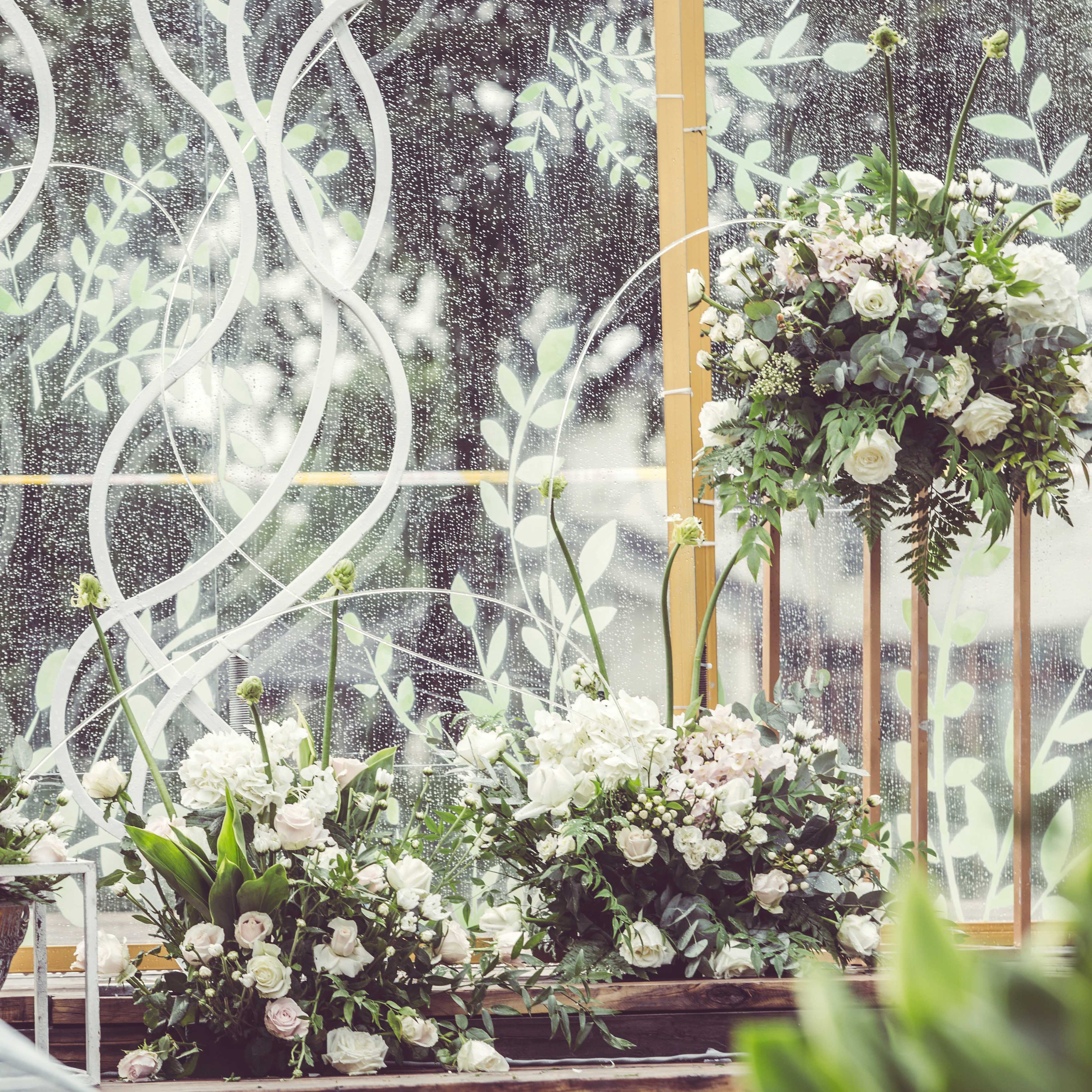 婚礼攻略丨知道了这些,户外婚礼下雨也不用慌!