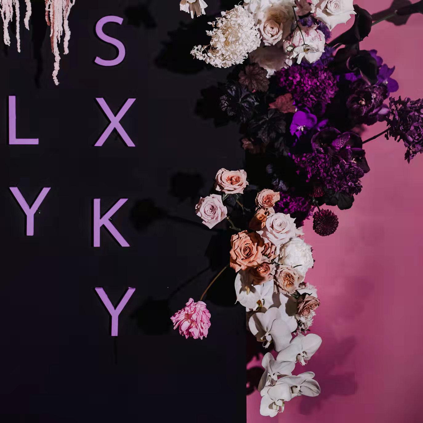 真实婚礼 | 鸢尾花开，爱不止息 | 超时髦的秀场风撞色婚礼