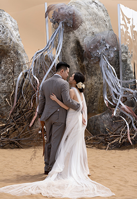 真实婚礼 | 72小时VS9级沙暴!这场尹麦团队在内蒙古库布齐沙漠办的婚礼绝了!