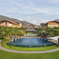 2019亚洲婚礼风尚盛典·宴会设计发布 | 跨界、跨地域、跨性别，看四位设计师在三亚瑞吉合为何“境”