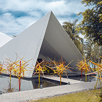 汇爱婚礼&成伟宴会设计发布《Whispers》：刚与柔的相遇，构造自然与工业的悄声对话