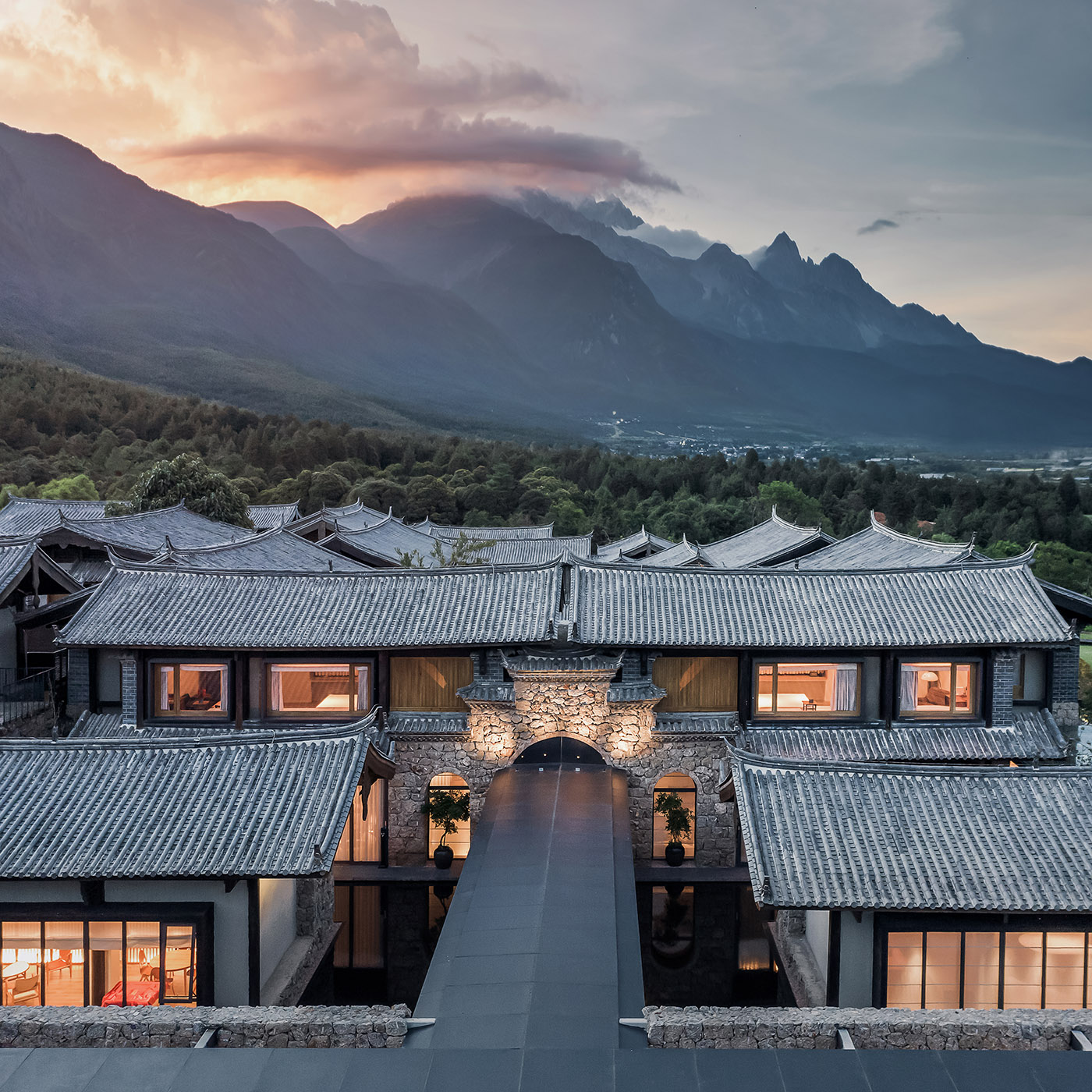 婚礼攻略 | 纳西官制院落式酒店,带你体验雪山脚下的「村落社区生活」