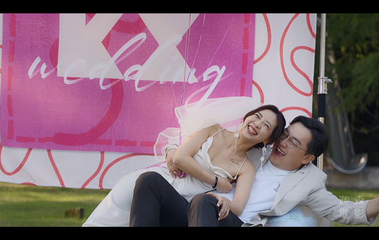 奇趣多彩的高饱和度户外婚礼