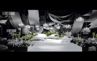 冷色调的灰绿色